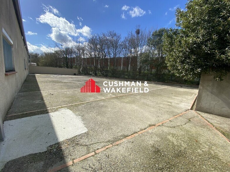 Light Industrial in Portet-sur-Garonne to rent - Building Photo - Image 2 of 9