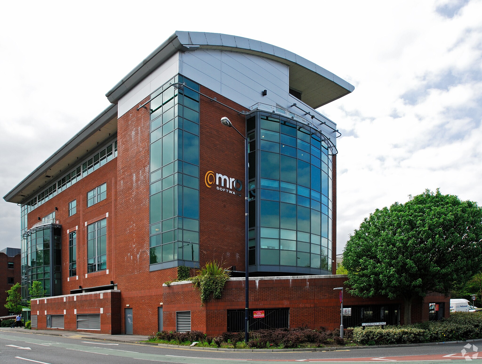 Chertsey Rd, Woking for sale Primary Photo- Image 1 of 1