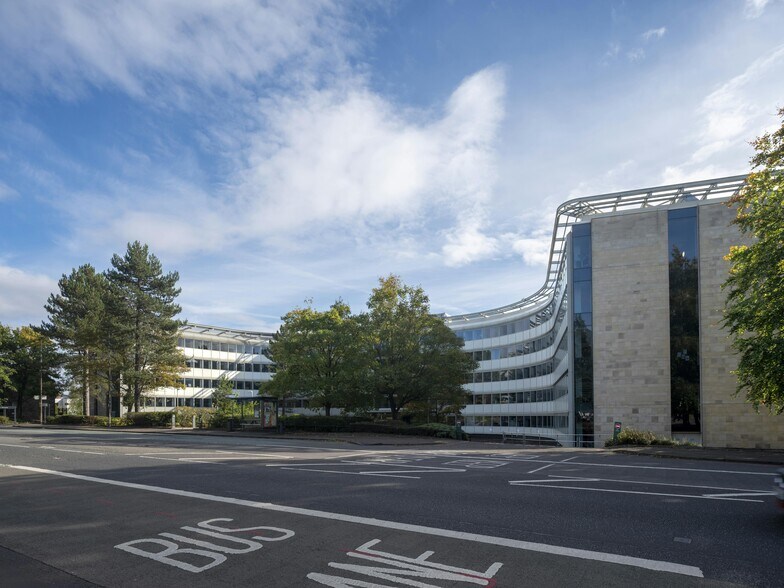 231 Corstorphine Rd, Edinburgh to rent - Building Photo - Image 2 of 12