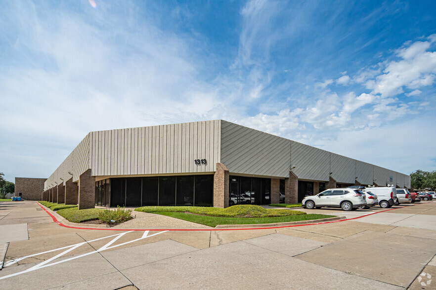 1313 Valwood Pky, Carrollton, TX for rent - Building Photo - Image 1 of 21