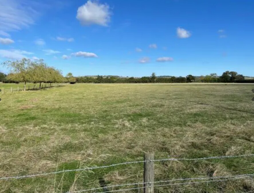 Berryfields Gated Rd, Aylesbury for sale Primary Photo- Image 1 of 1