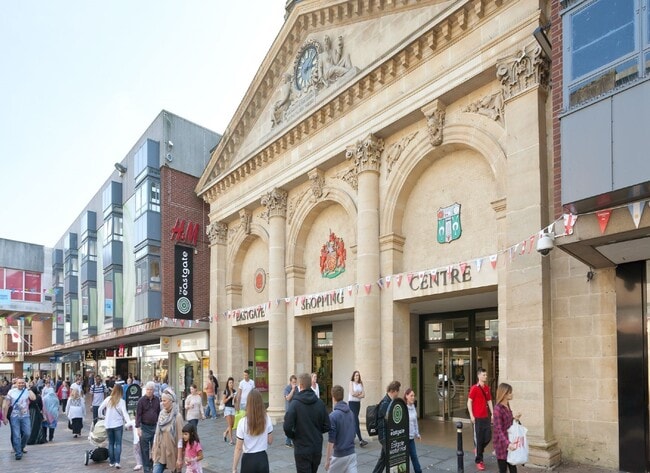 More details for Eastgate St, Gloucester - Retail to Rent