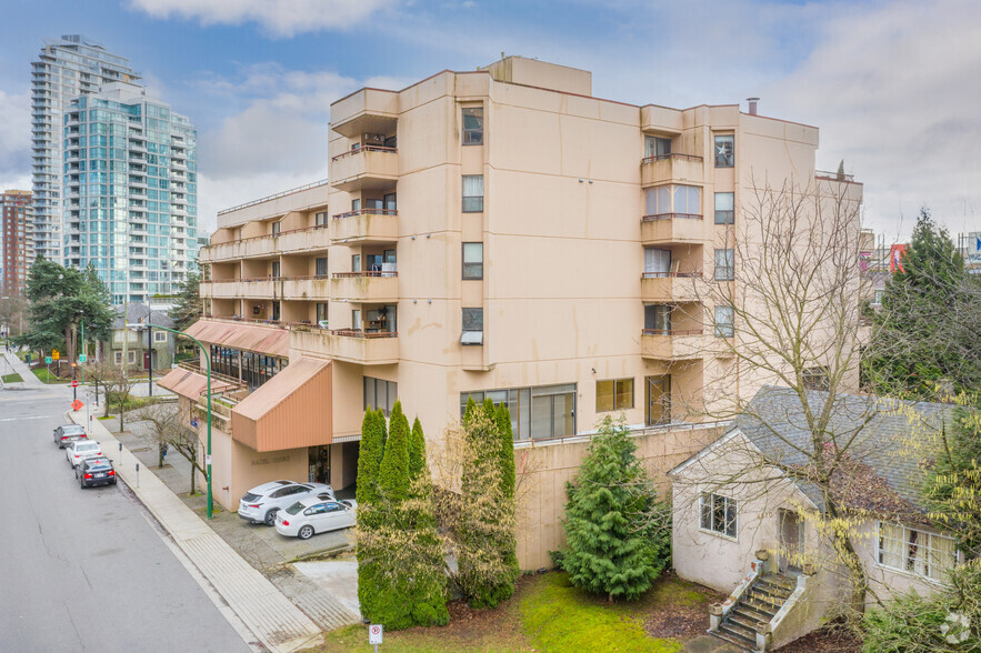 6125 Sussex Ave, Burnaby, BC for rent - Building Photo - Image 3 of 6