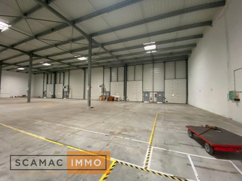 Industrial in Moissy-Cramayel to rent - Interior Photo - Image 1 of 5