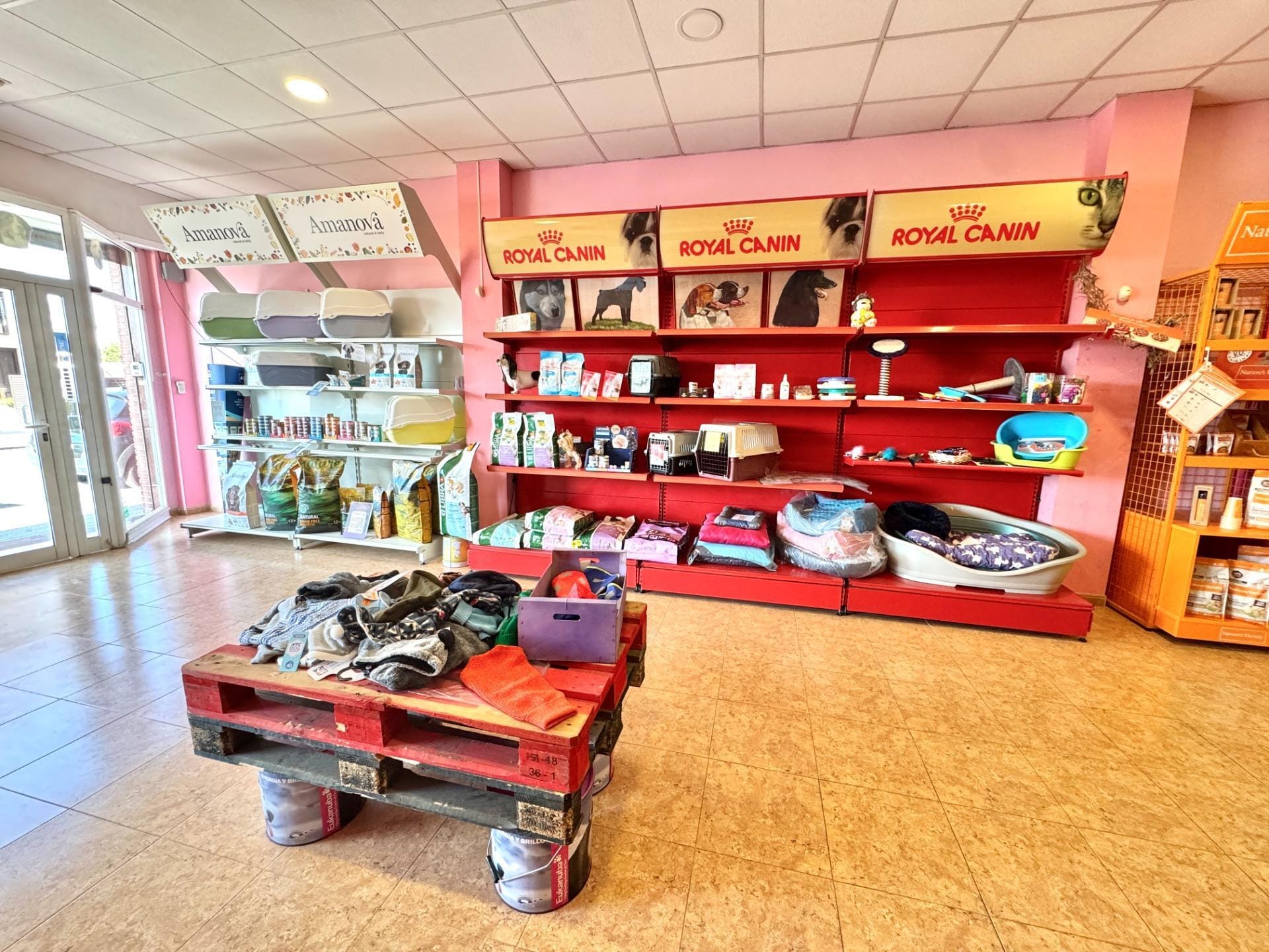 Retail in El Vendrell, Tarragona to rent Interior Photo- Image 1 of 16