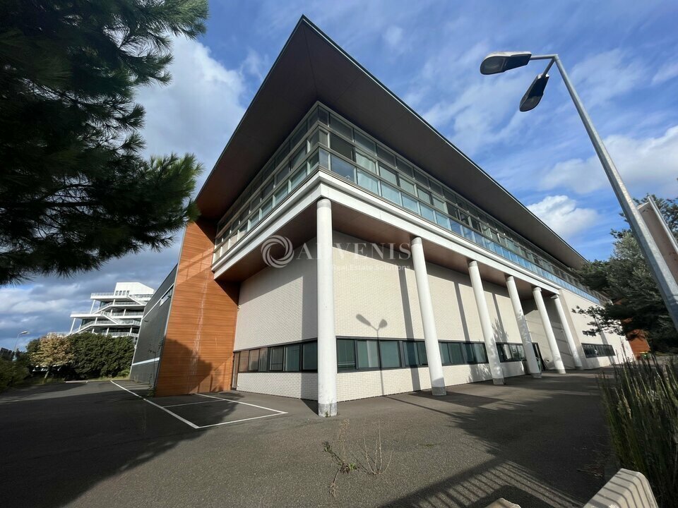 Office in Romainville to rent Building Photo- Image 1 of 12