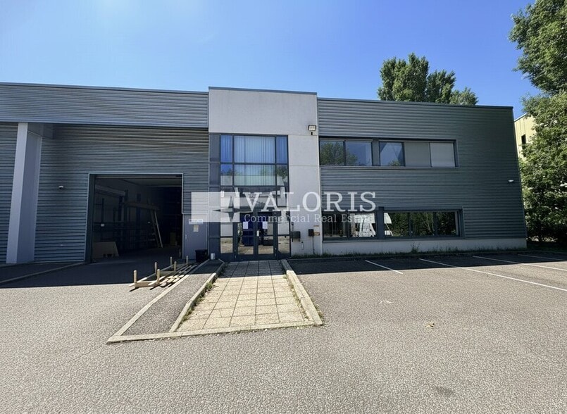 Light Industrial in Limonest for sale - Building Photo - Image 1 of 7