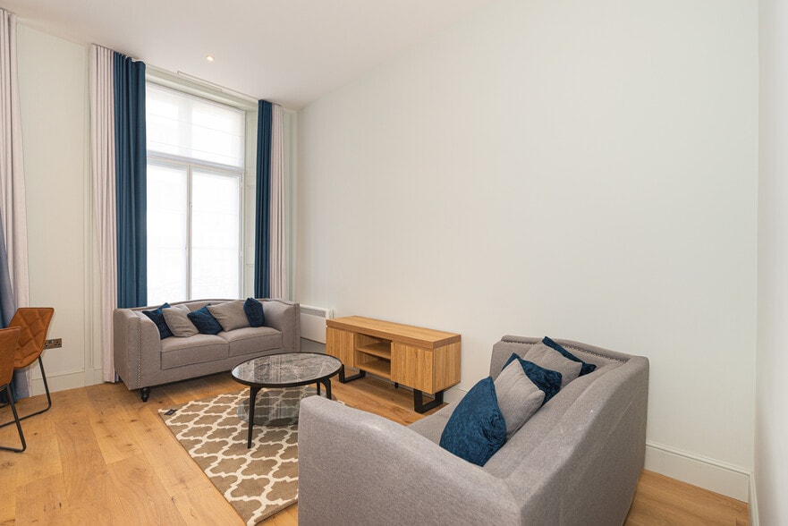 25,27 and 29 Westbourne Grove, W2 4UA portfolio of 2 properties for sale on LoopNet.co.uk - Building Photo - Image 2 of 12