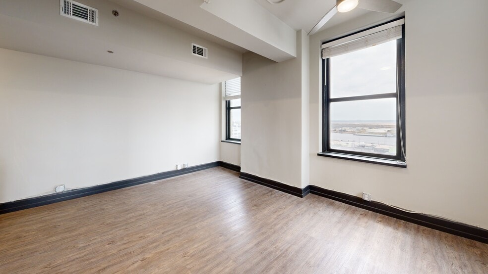 Merchants Plaza portfolio of 3 properties for sale on LoopNet.co.uk - Matterport 3D Scan - Image 3 of 24