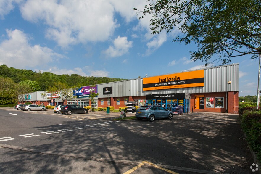 2-4 Ynysangharad Rd, Pontypridd for sale - Primary Photo - Image 1 of 1