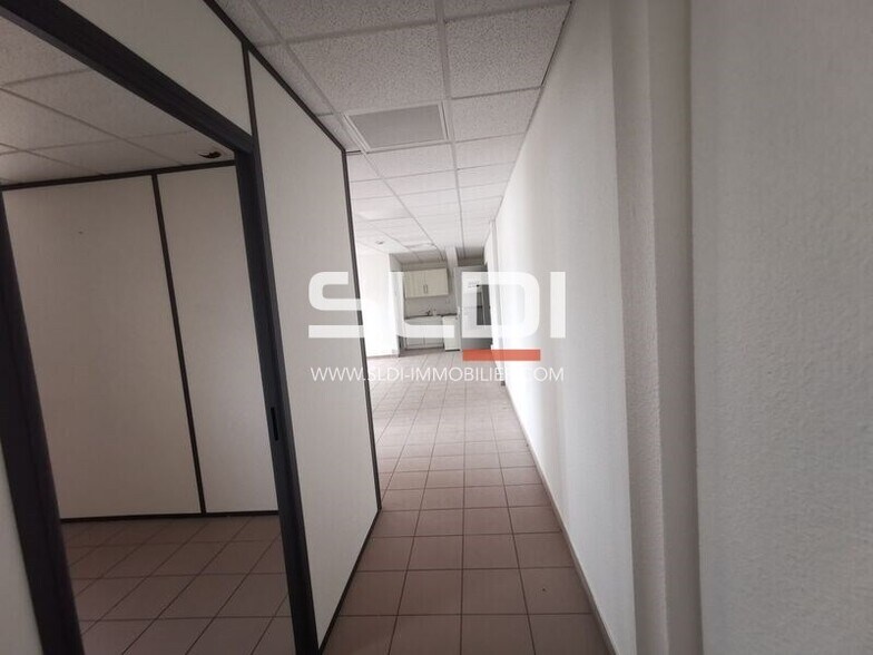 Chemin De Mure, Saint-Pierre-de-Chandieu to rent - Interior Photo - Image 2 of 6