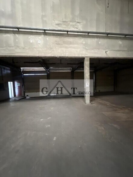 Industrial in Saint-Ouen-sur-Seine to rent - Interior Photo - Image 2 of 7