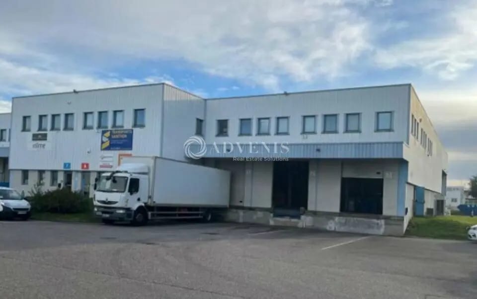 Industrial in Genas to rent Building Photo- Image 1 of 3