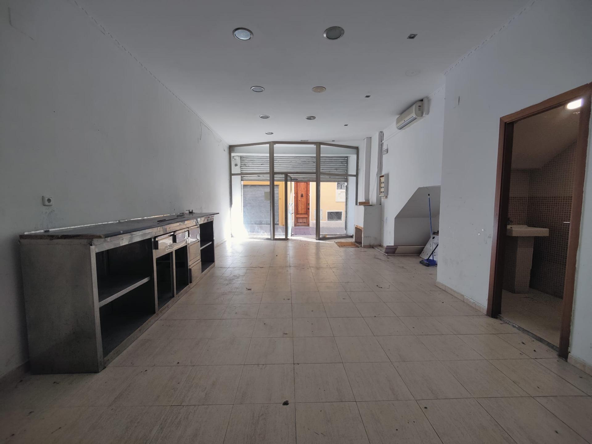 Retail in Vilafranca del Penedès, Barcelona to rent Floor Plan- Image 1 of 13