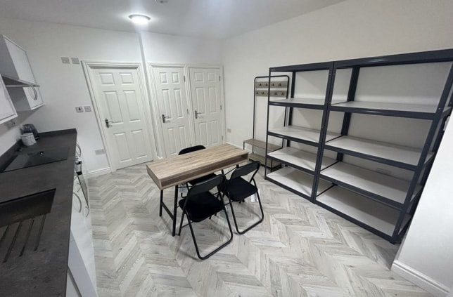 435-437 Halesowen Rd, Cradley Heath to rent Interior Photo- Image 1 of 2