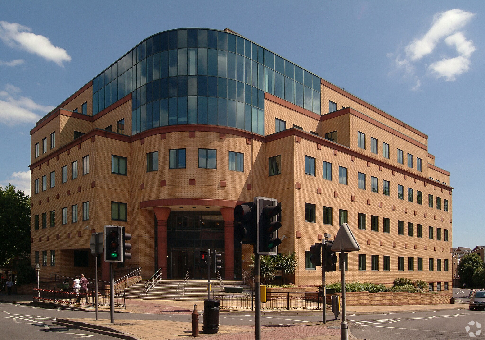 86 Station Rd, Redhill for sale Primary Photo- Image 1 of 1