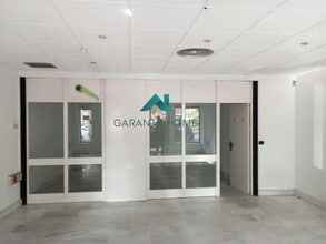 Retail in Granada, Granada to rent Interior Photo- Image 2 of 4
