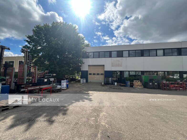 Industrial in Buc for sale - Building Photo - Image 2 of 11