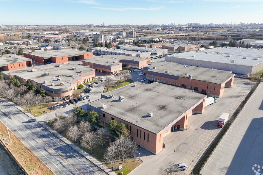 802 Cochrane Dr, Markham, ON to rent - Building Photo - Image 3 of 3