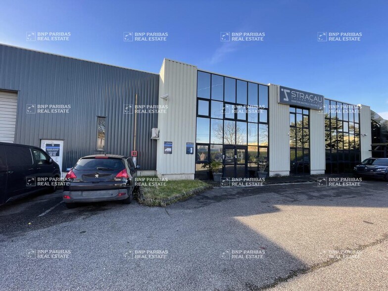 Light Industrial in Genas to rent - Building Photo - Image 1 of 20