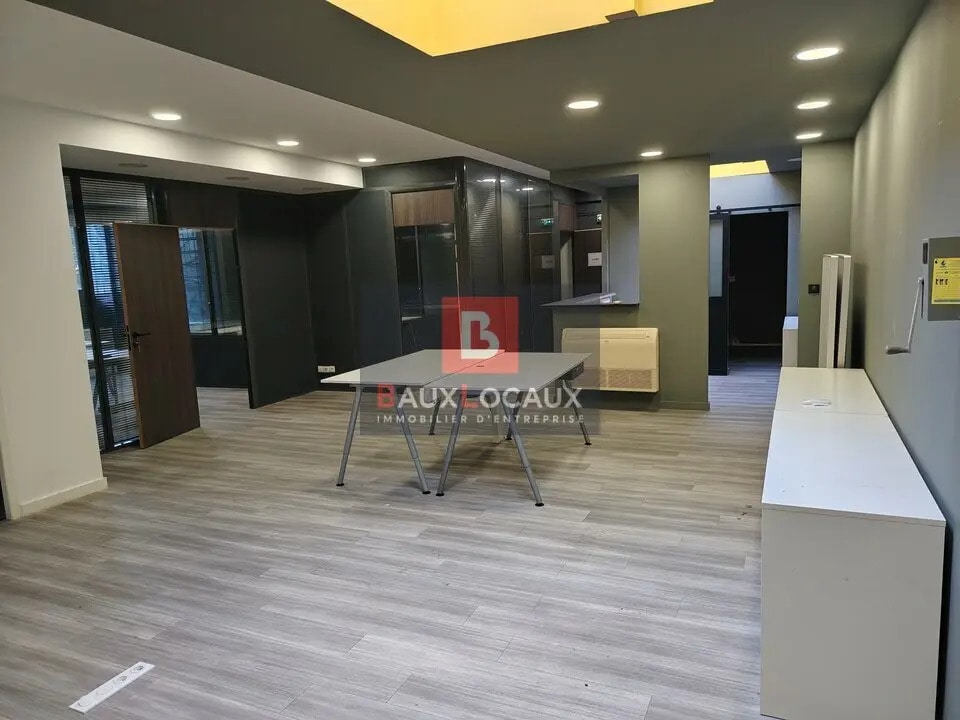 Location Bureaux 165 m² - Photo 1
