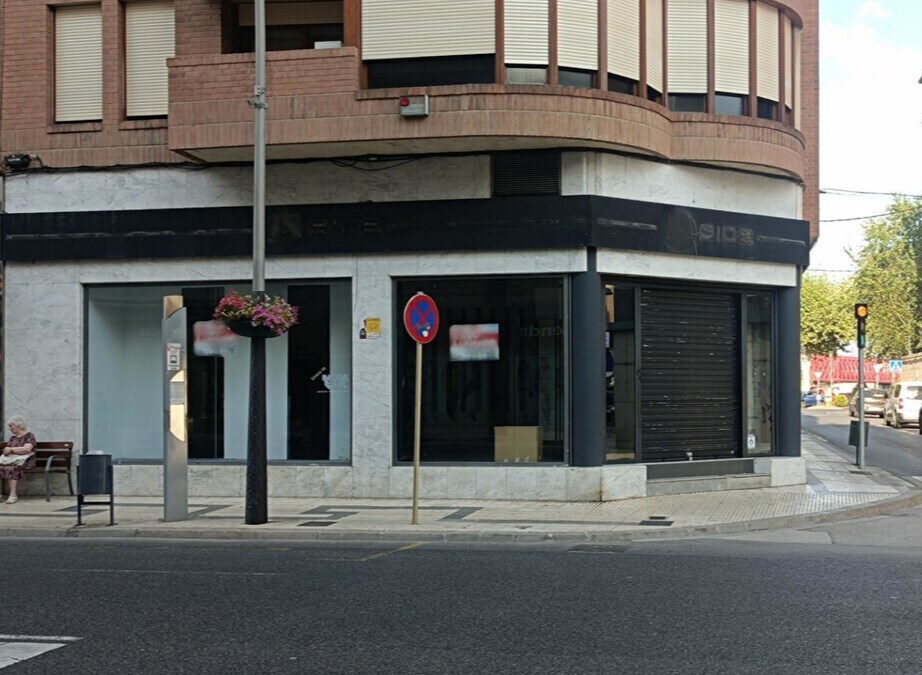 Retail in Tortosa, Tarragona to rent Building Photo- Image 1 of 6