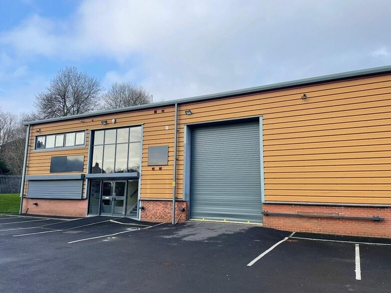 Eagle Way, Rochdale to rent - Building Photo - Image 1 of 4