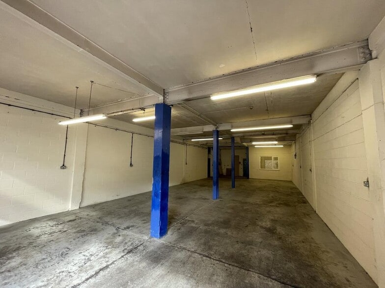 Whieldon Rd, Stoke On Trent to rent - Building Photo - Image 3 of 4