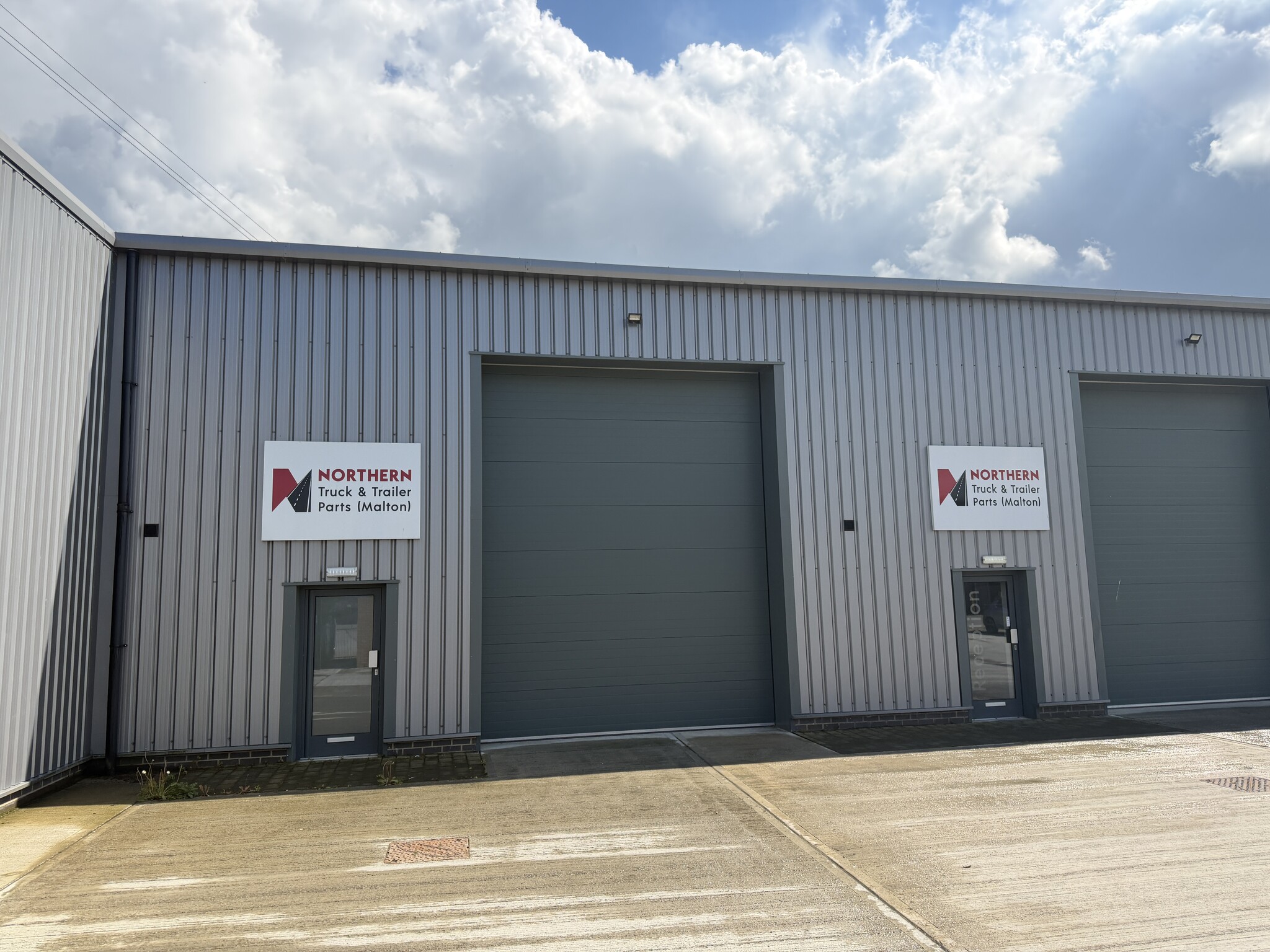 11 Cherry Farm Close, Malton to rent Building Photo- Image 1 of 4