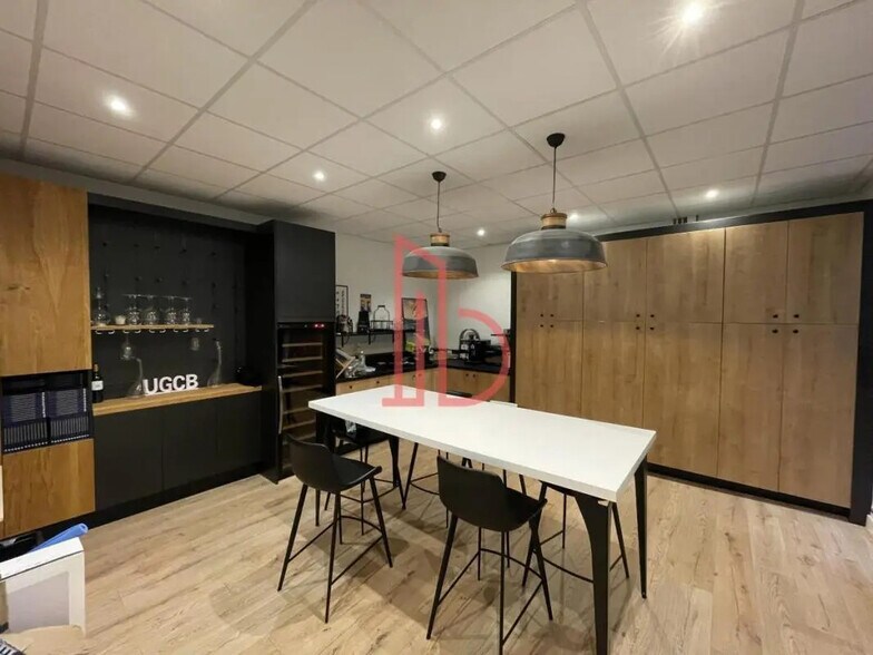 Office in Bordeaux to rent - Interior Photo - Image 3 of 3