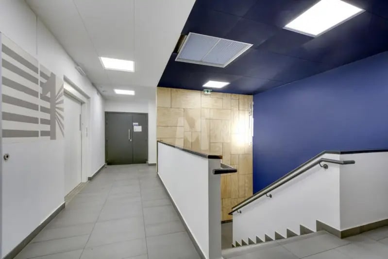 Light Industrial in Verrières-le-Buisson to rent - Interior Photo - Image 2 of 5