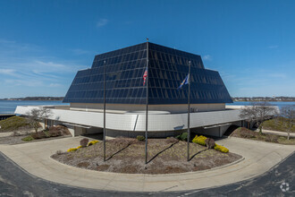 700 Terrace Point Rd, Muskegon, MI for rent Building Photo- Image 1 of 19