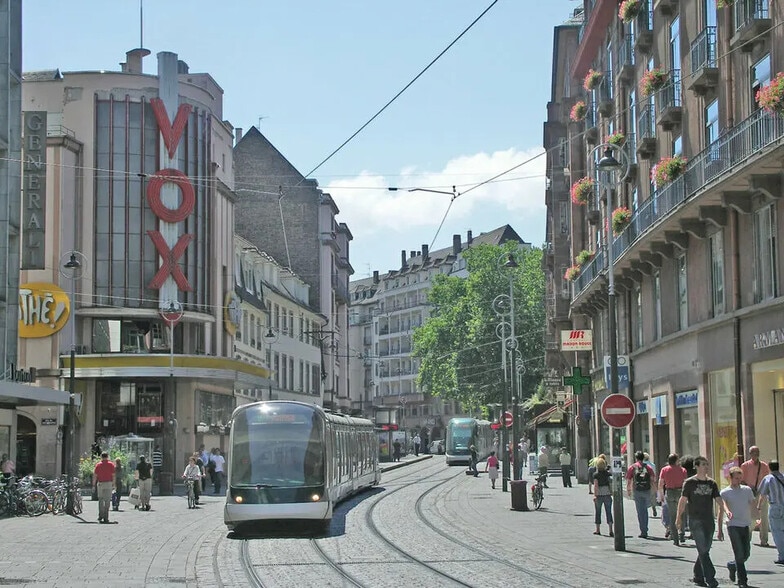 Retail in Strasbourg to rent - Building Photo - Image 1 of 1