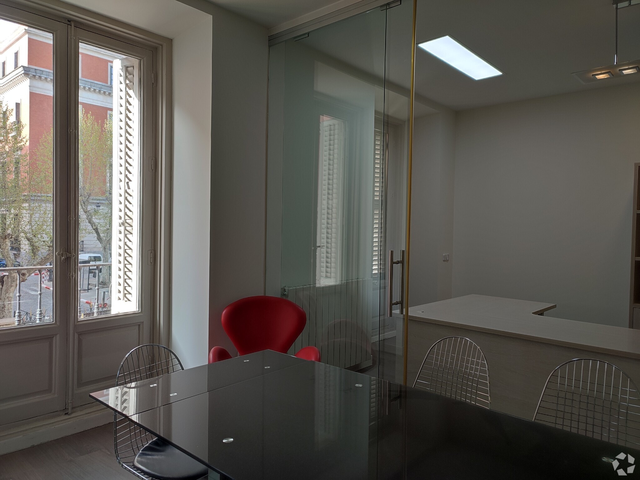 Office in Madrid, Madrid to rent Interior Photo- Image 1 of 3