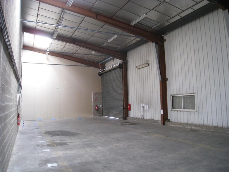 Industrial in Aubagne to rent - Interior Photo - Image 2 of 5
