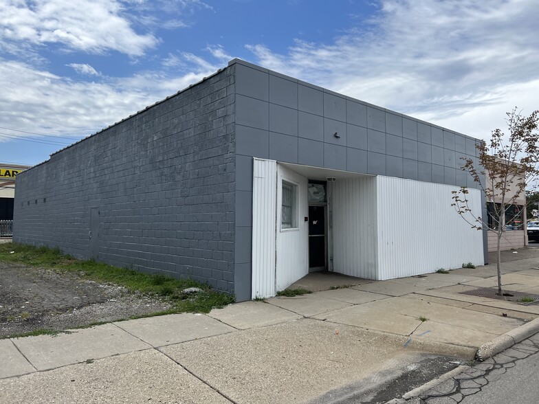 22917 Van Dyke Ave, Warren, MI for sale - Building Photo - Image 1 of 1