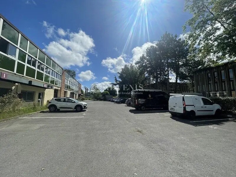 Light Industrial in Les Ulis to rent Building Photo- Image 1 of 7