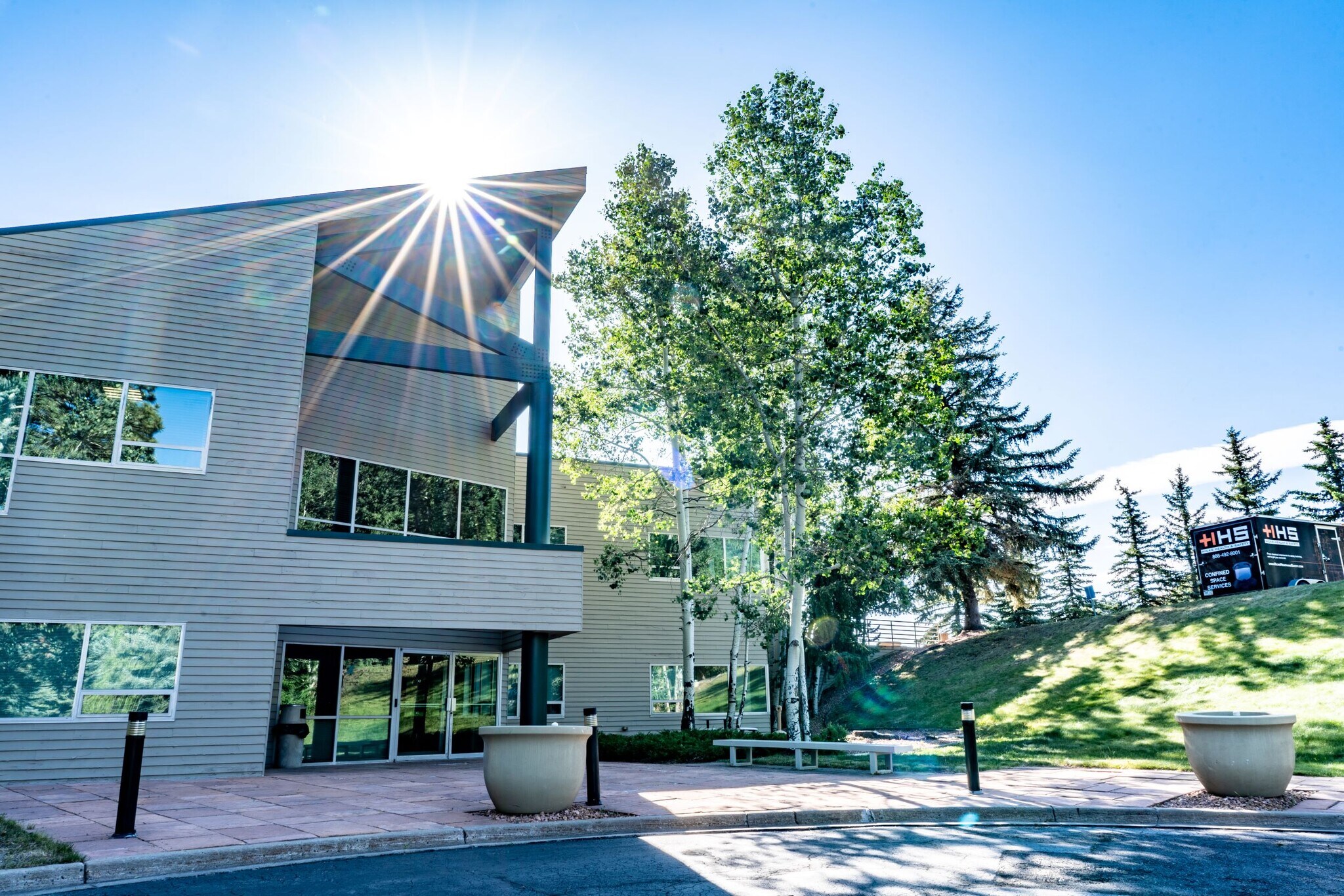 433 Park Point Dr, Golden, CO to rent Primary Photo- Image 1 of 31