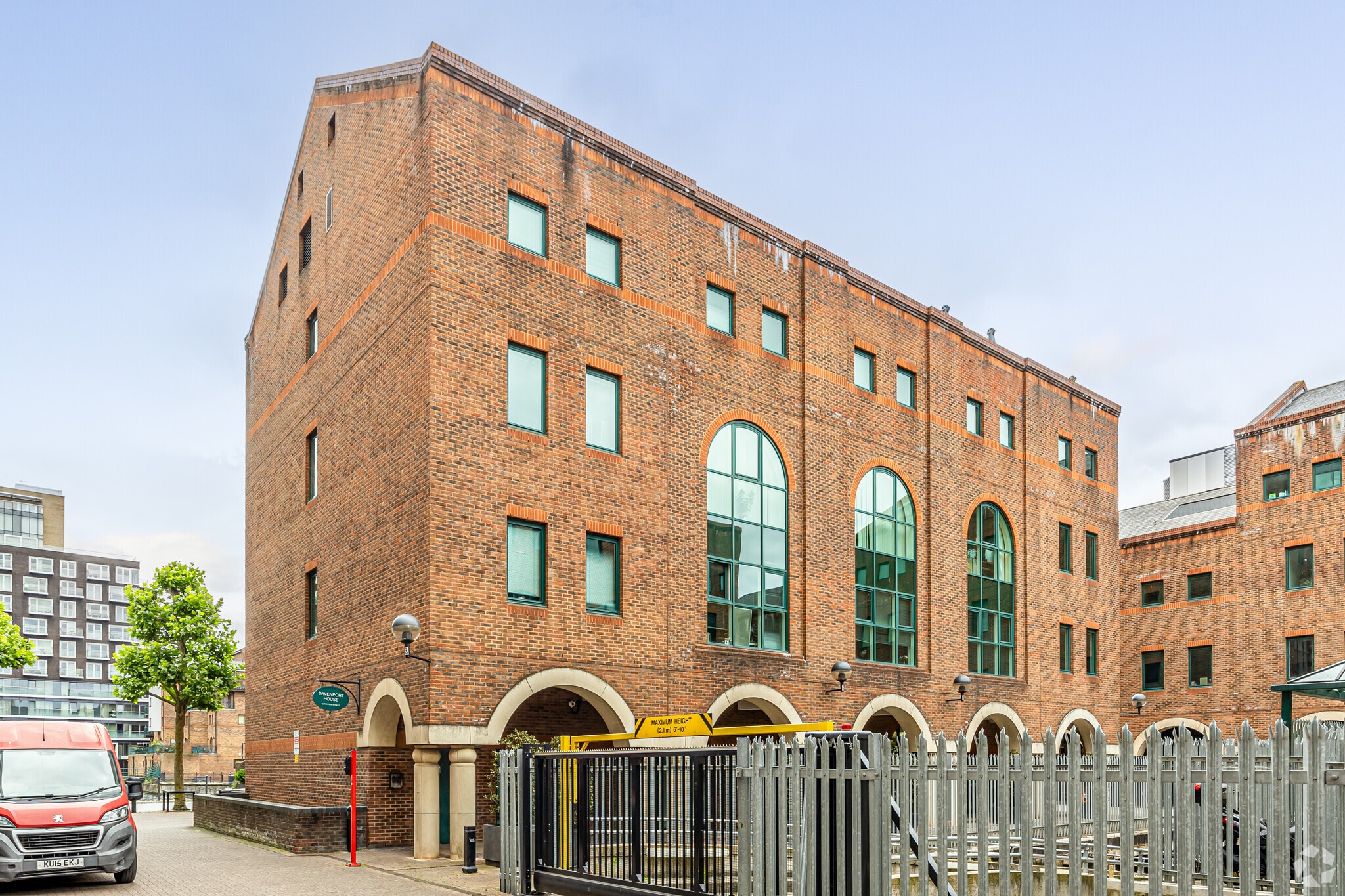 16 Pepper St, London to rent Building Photo- Image 1 of 4