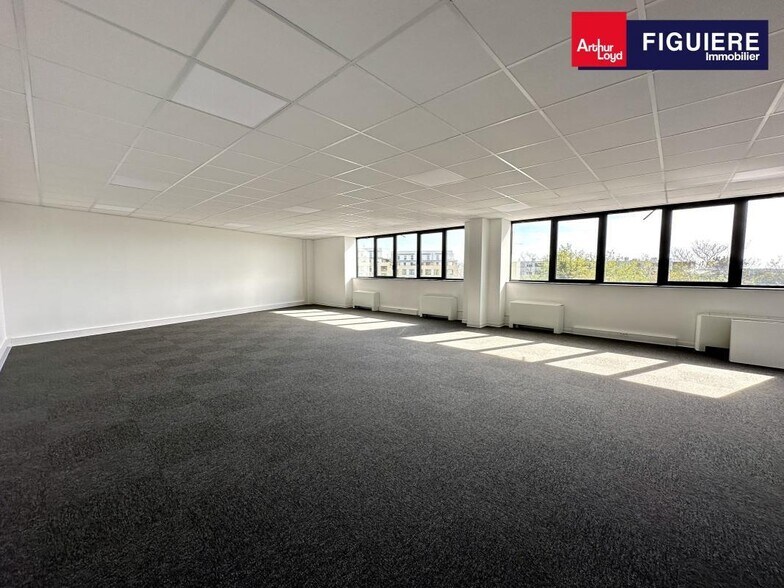 Office in Aix-en-Provence for sale - Interior Photo - Image 2 of 7