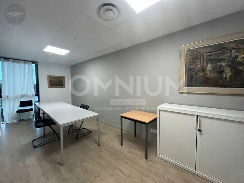 Office in Charbonnières-les-Bains to rent - Interior Photo - Image 2 of 5