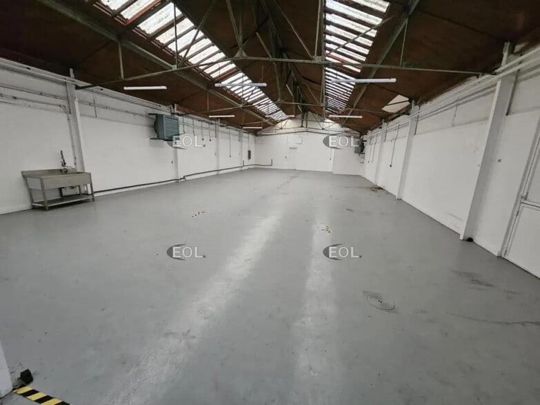 Light Industrial in Villeneuve-Saint-Georges to rent - Interior Photo - Image 1 of 5