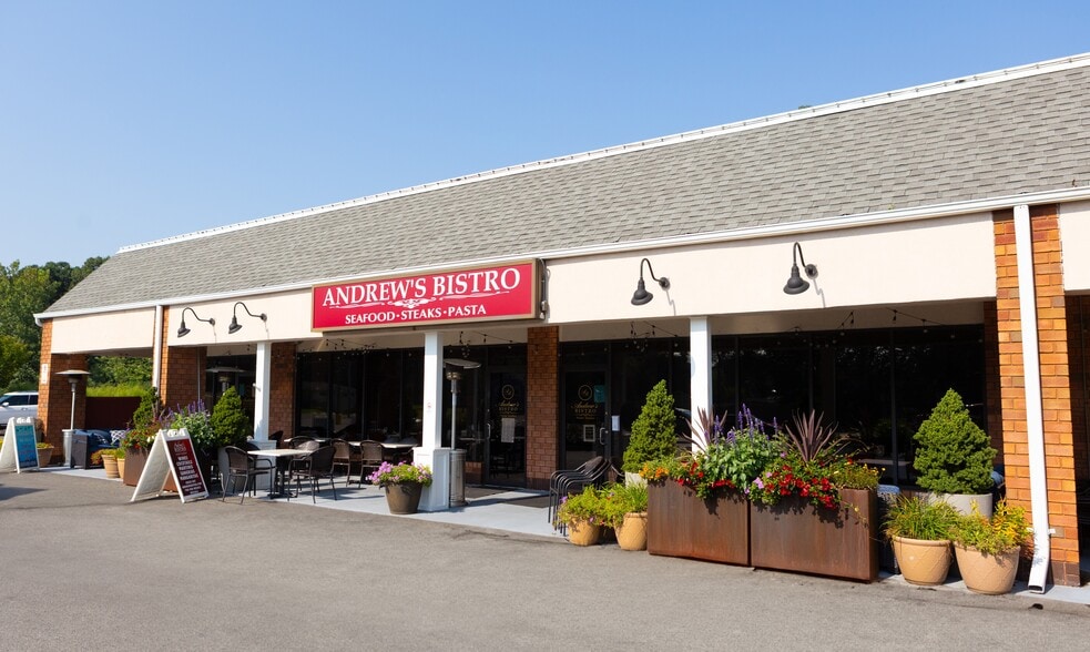 3751 Mendon Rd, Cumberland, RI to rent - Building Photo - Image 3 of 4