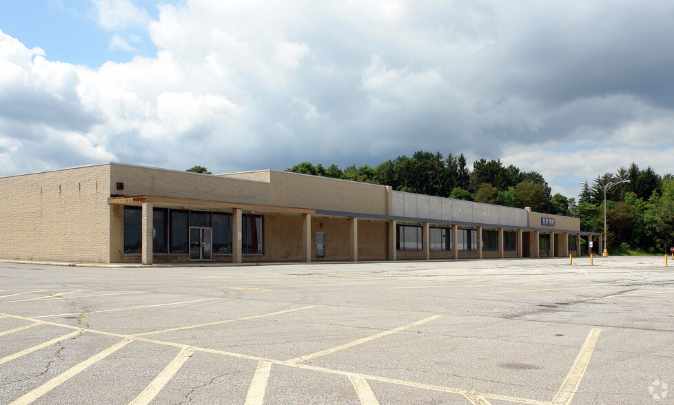 710 Beaver Valley Mall, Monaca, PA for sale - Primary Photo - Image 1 of 2