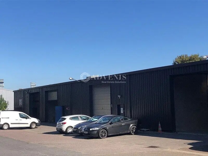 Light Industrial in Ecquevilly to rent Building Photo- Image 1 of 13