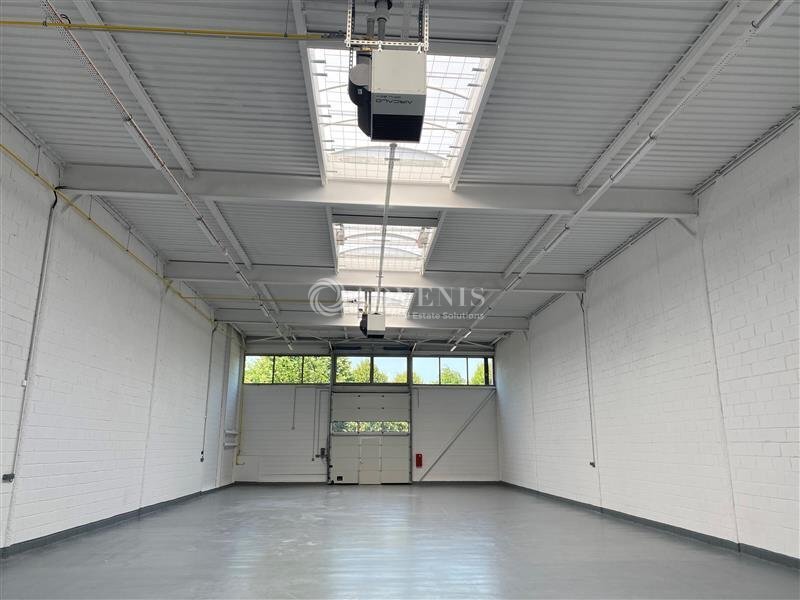 Light Industrial in Sucy-en-Brie to rent Interior Photo- Image 1 of 7