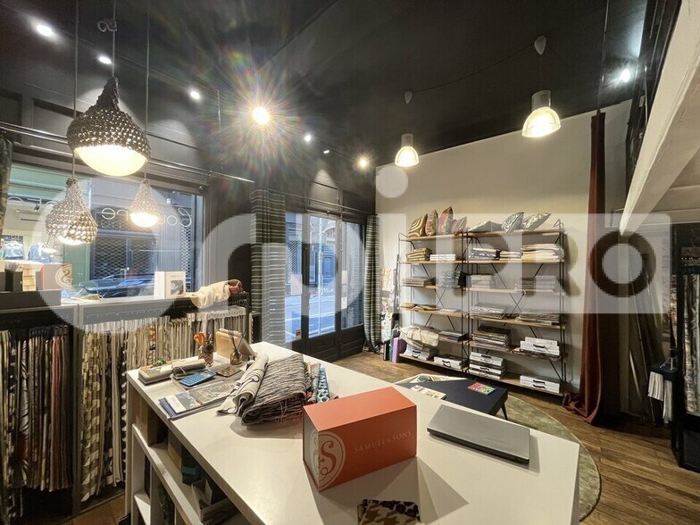 Retail in Lyon to rent - Building Photo - Image 3 of 5