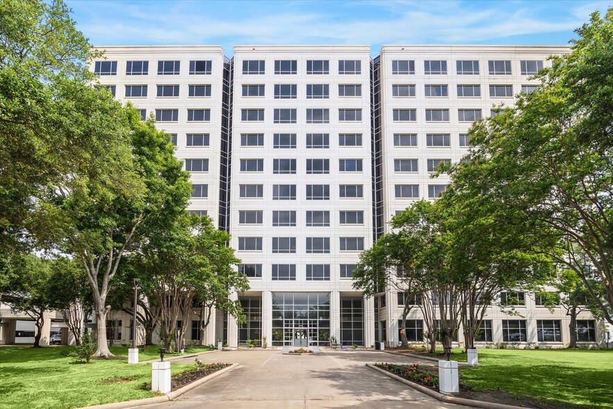 9800 Centre Pky, Houston, TX for rent - Building Photo - Image 1 of 11