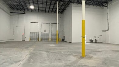 3042 NW 73rd St, Miami, FL to rent Building Photo- Image 2 of 3