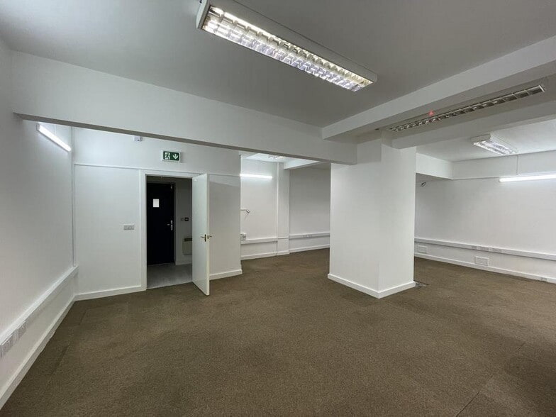 4 William Clowes St, Stoke On Trent to rent - Interior Photo - Image 2 of 7